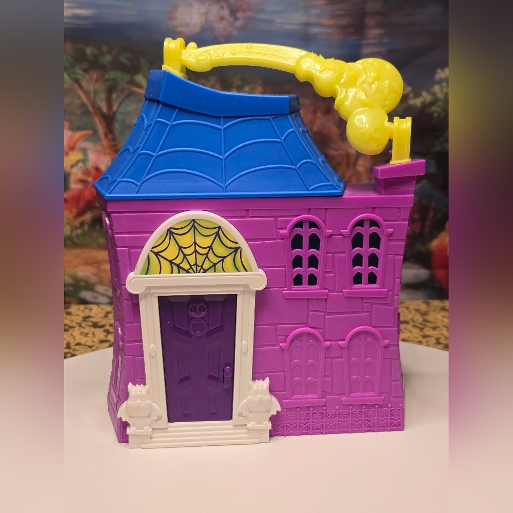 Disney Juniors- Vampirina Stow And Go Play Set Slumber Party Plastic House ONLY